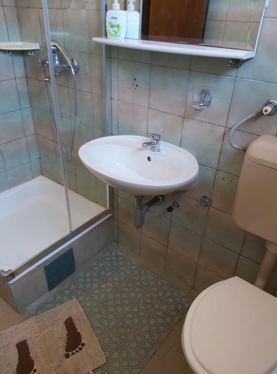 Apartmani Svitlana Sukosan Exterior photo